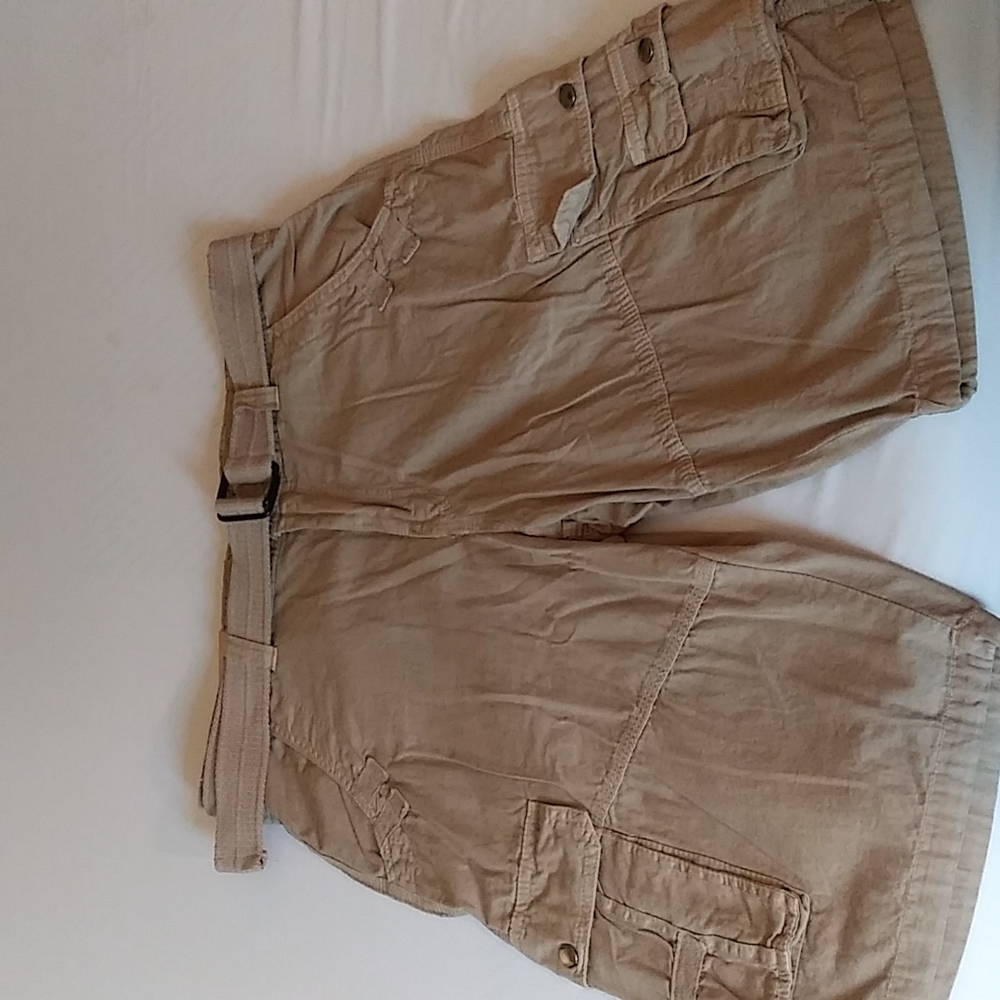 Black canyon outfitters cargo shorts size 32 khaki